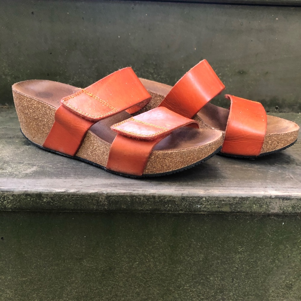 Leather wedge